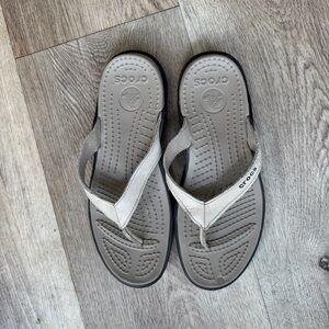 CROCS Gray Sporty Sandals with Ergonomic Design Womens Sz 9 used